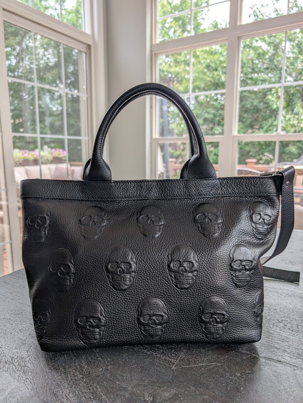 Large black leather 3D Skull Embossed Tote by IO PELLE - Picture 2 of 12